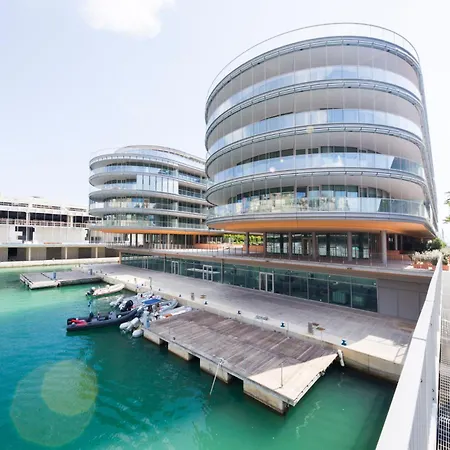 Waterfront Lux| Studio|a/c|parking|gym|wifi By Tilo * Cenova
